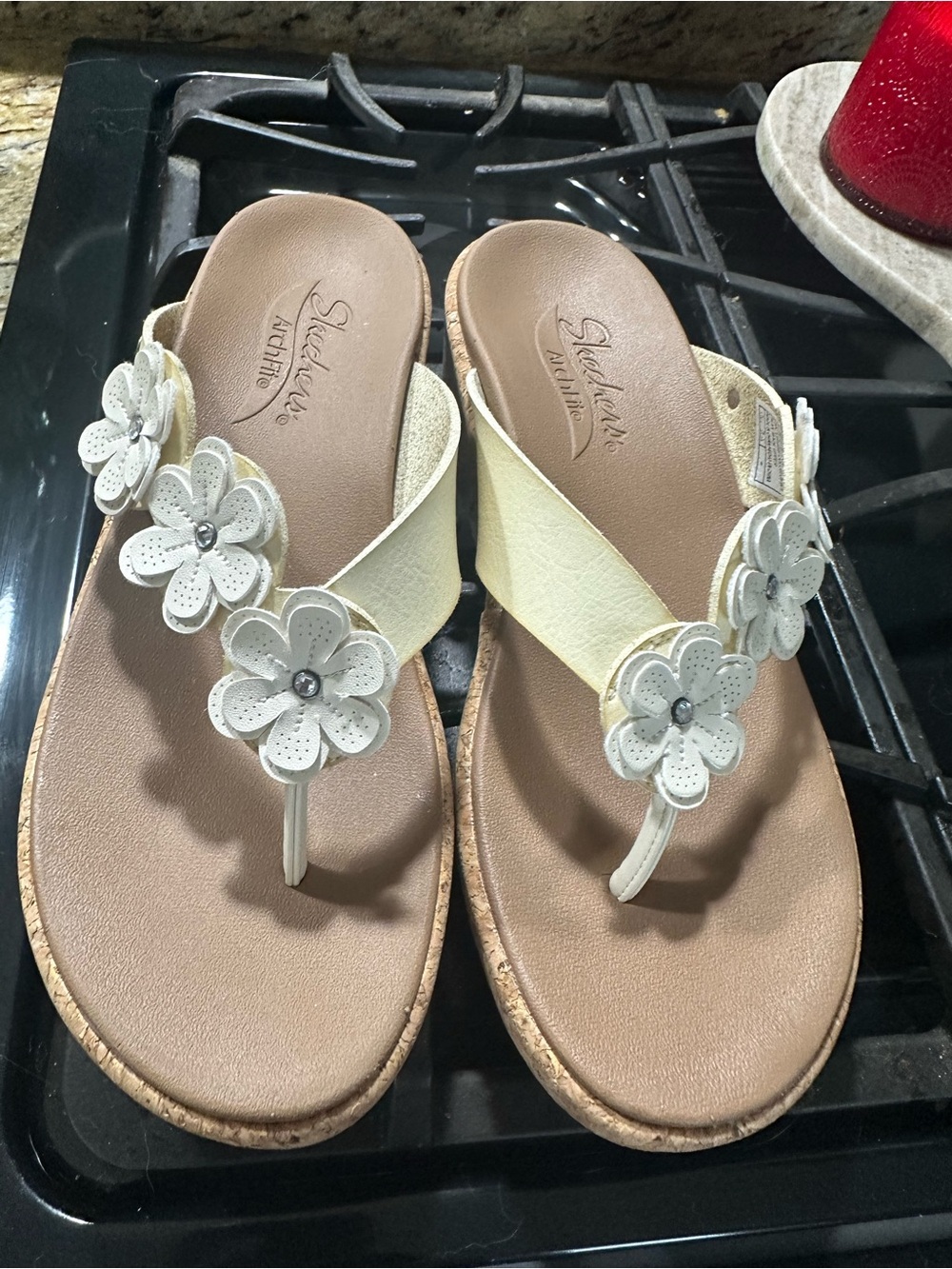 Skechers ArchFit Beige Wedge Sandals with White Flower Accents size 8